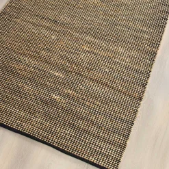 Capri Natural Black tæppe 200x290 cm Tæppe