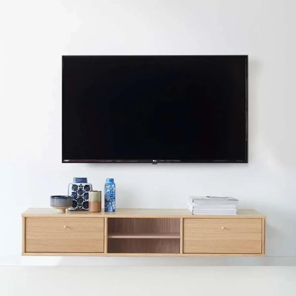 Mistral tv-bord Hvidpigm. eg
